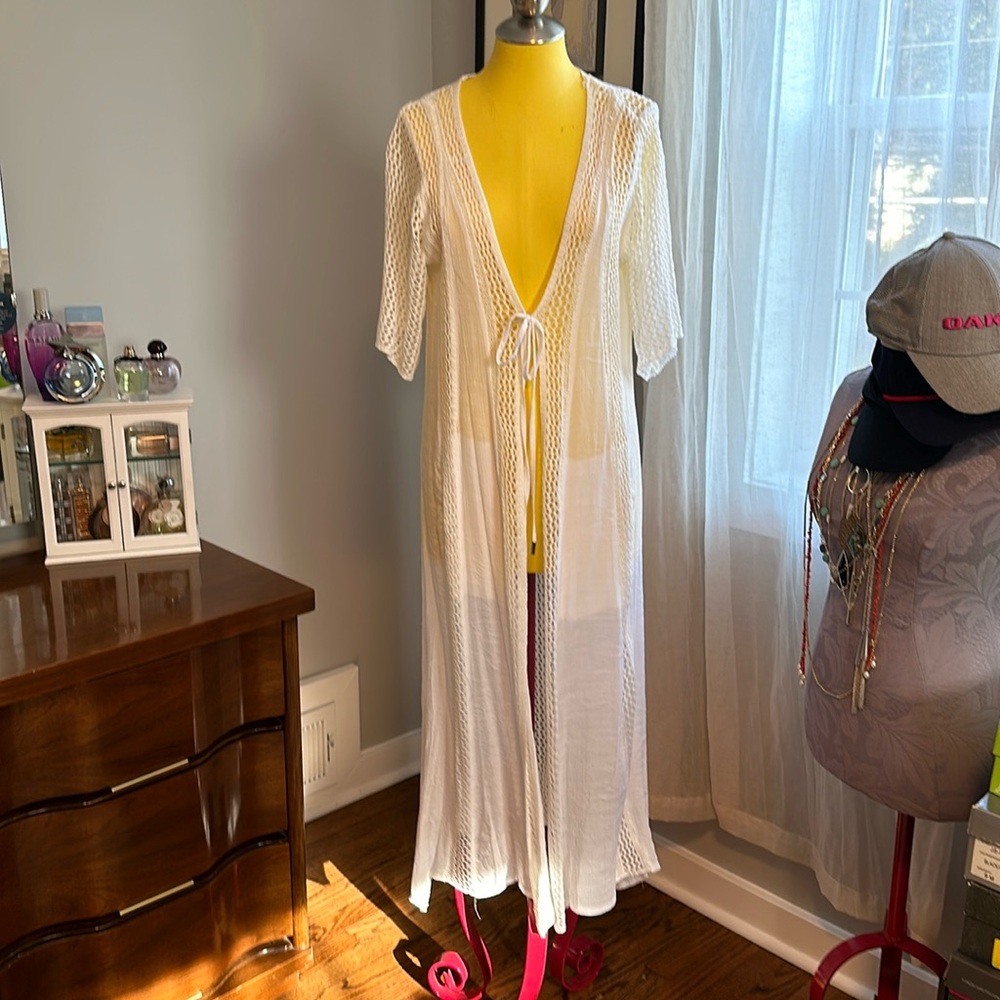 NWT! Elan long swimsuit cardigan cover-up w/tie in front. White crochet. Size M